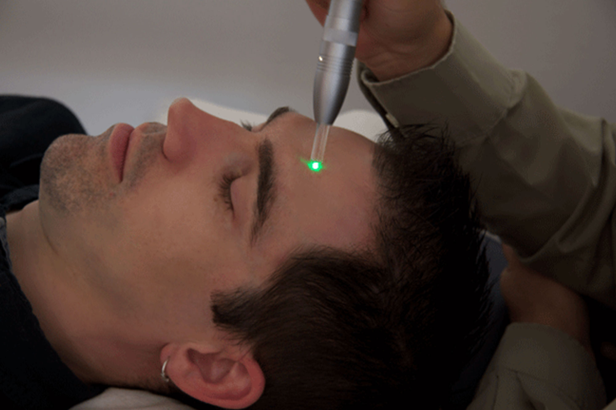 performing-colorpuncture-on-someone-face